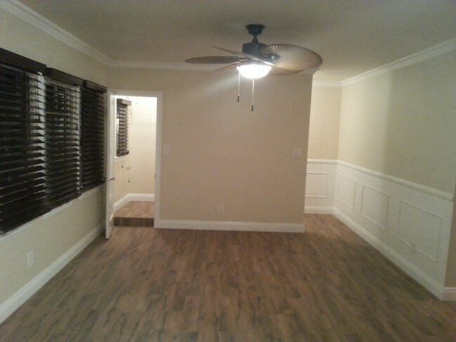 Foto del edificio - 4316 Clinton St