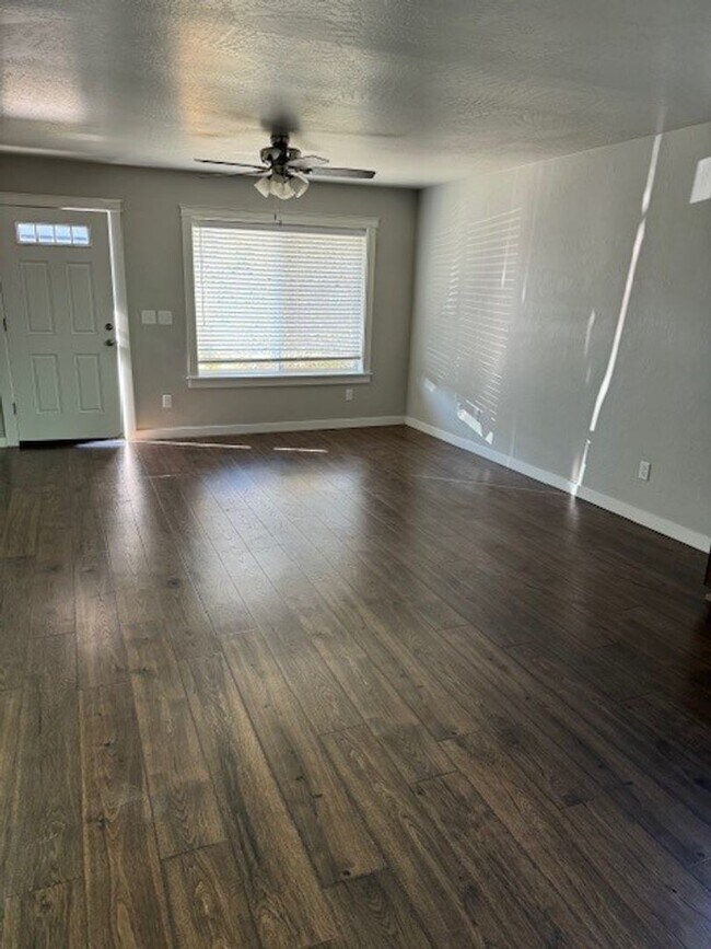 Foto del edificio - 2228-2230 Lozier Ct