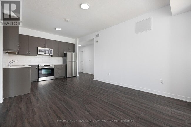 Building Photo - 385-385 Arctic Red Dr