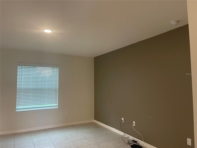 Building Photo - 104 Zinnia Ln