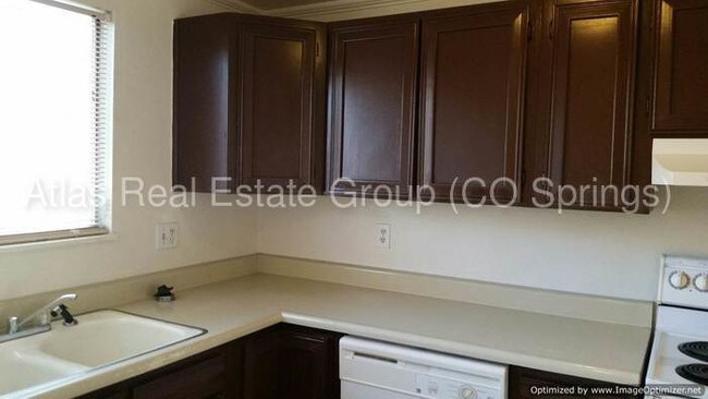 Building Photo - CHARMING CREEKSIDE APARTMENT