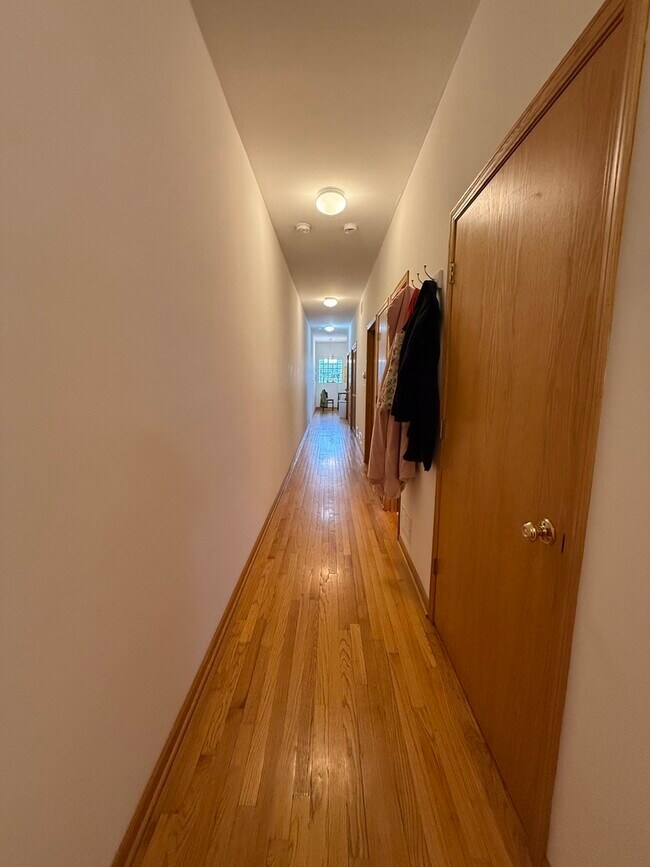 Foto del edificio - 4235 N Kenmore Ave