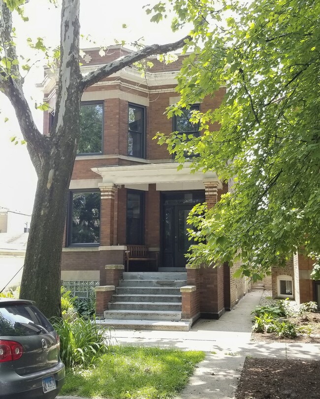 Building Photo - 2017 W Cullom Ave
