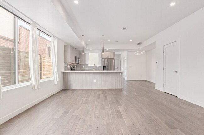 Foto del edificio - Beautiful Sloans lake Two Bed / Two and a ...