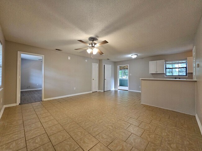 Foto del edificio - **Newly remodeled kitchen **  2 bedroom, 2bath Isle of Hope home with fenced in backyard and scre...