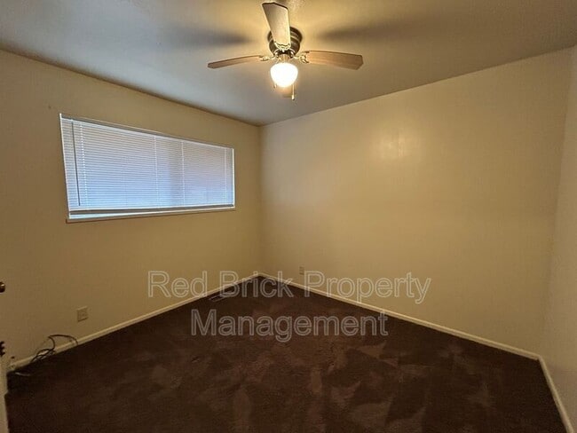 Building Photo - 343 W 21st St