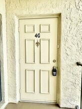 Building Photo - 2800 Cove Cay Dr