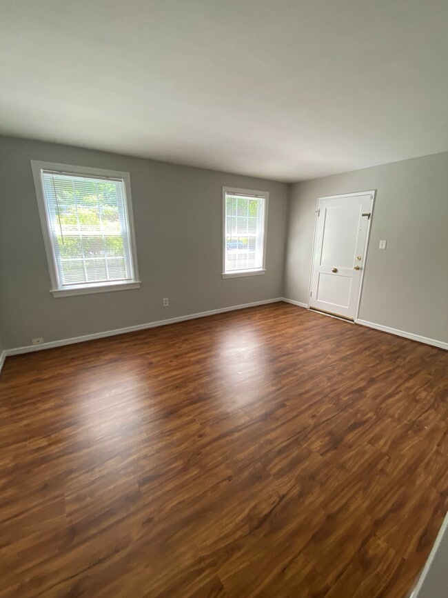 Living room - 2419 Longview Ave SW