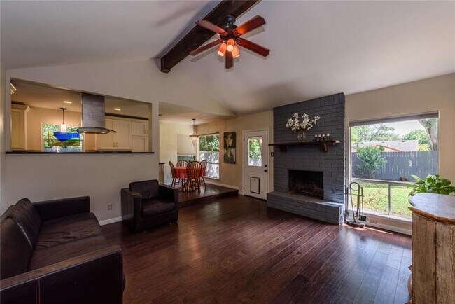 Building Photo - 1007 Stoneoak Ln
