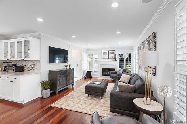 Building Photo - 691 Wallace St