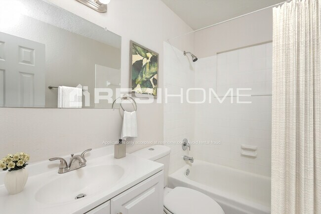 Building Photo - 5222 Lanette St