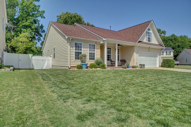 Building Photo - 4 bedroom home in the heart of North Suffolk