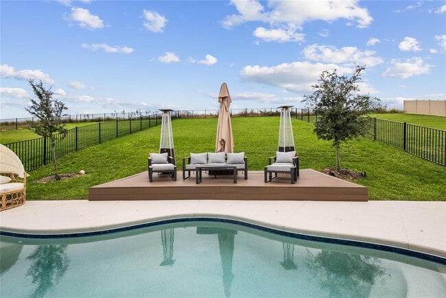 Building Photo - 16025 Silver Brk Wy