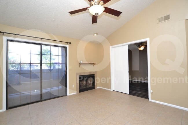 Building Photo - 533 W Guadalupe Rd