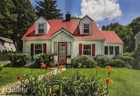 Primary Photo - 4 br, 1.5 bath House - 186 Lincoln St