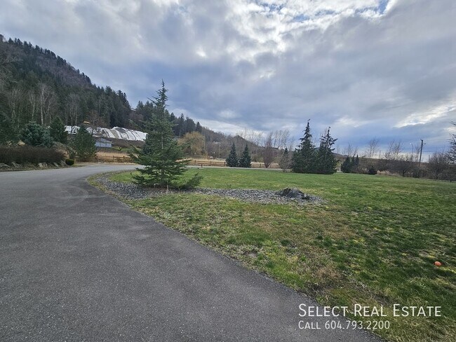 Photo du bâtiment - 6230 Bradner Ln