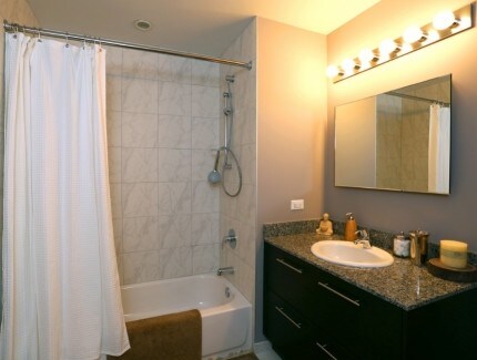 Building Photo - 22 E Delaware Pl