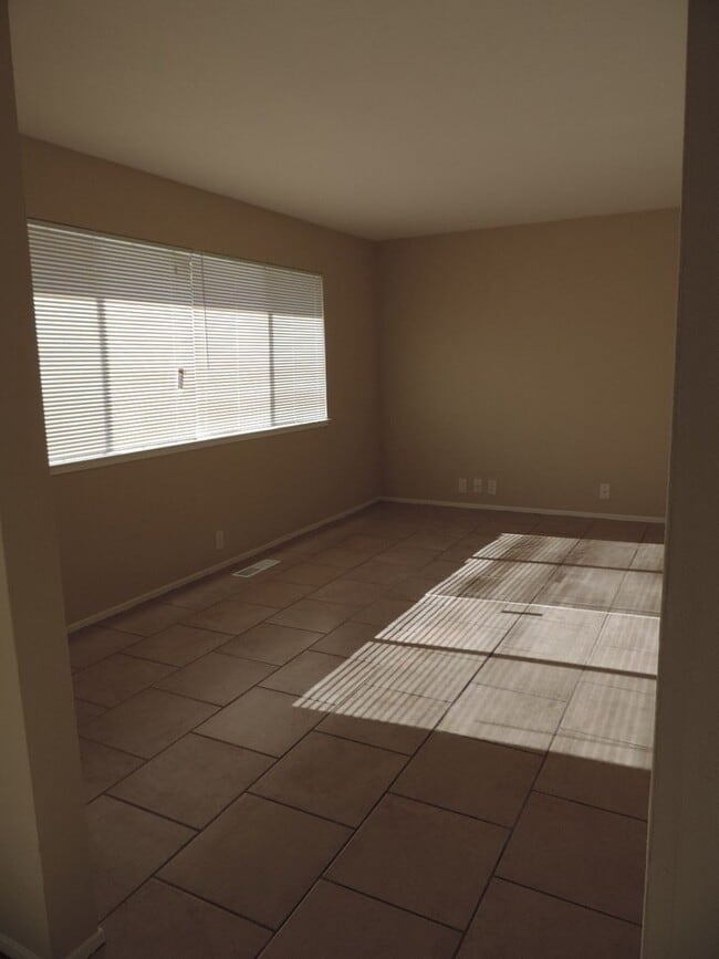 Photo - MG11-1036-1038 Dodge Drive Apartment