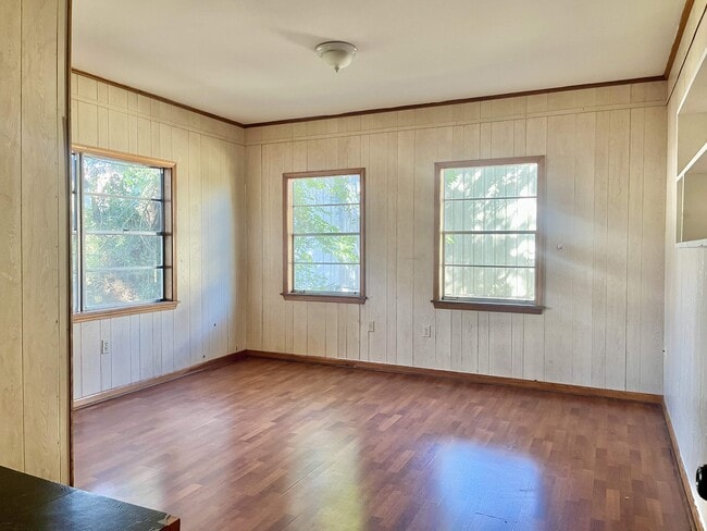 Foto del edificio - 452 Bernardo St