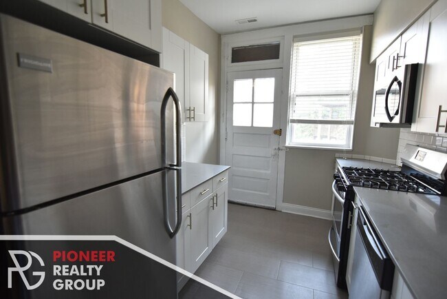 Foto del edificio - 706 W Buckingham Pl