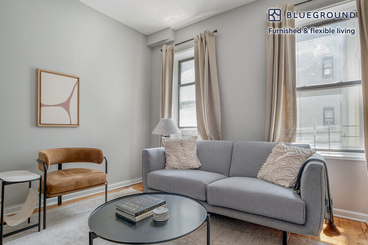 Foto principal - 326 E 100th St