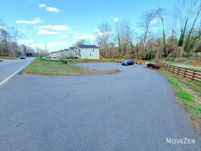 Foto del edificio - 277 Vanderbilt Rd