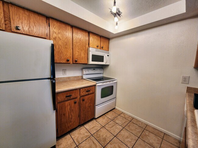 Cocina - 4896 S Dudley St