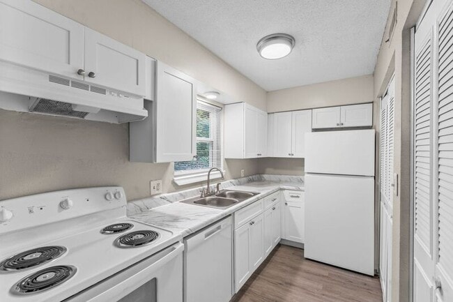 Foto del edificio - 912 Donaldson Rd