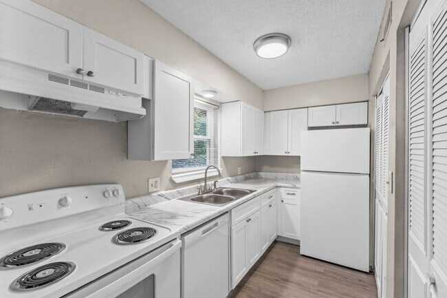 Foto del edificio - 918 Donaldson Rd