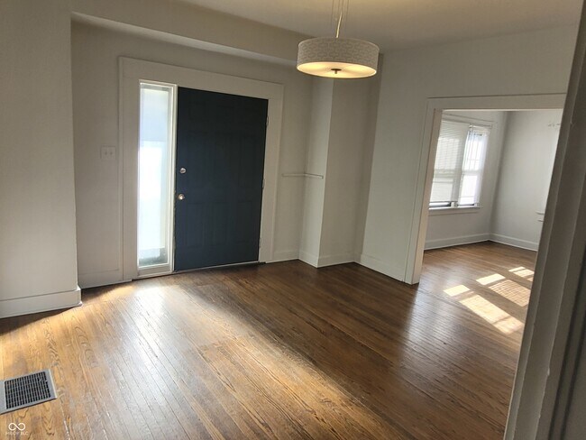 Building Photo - 629 Carlyle Pl