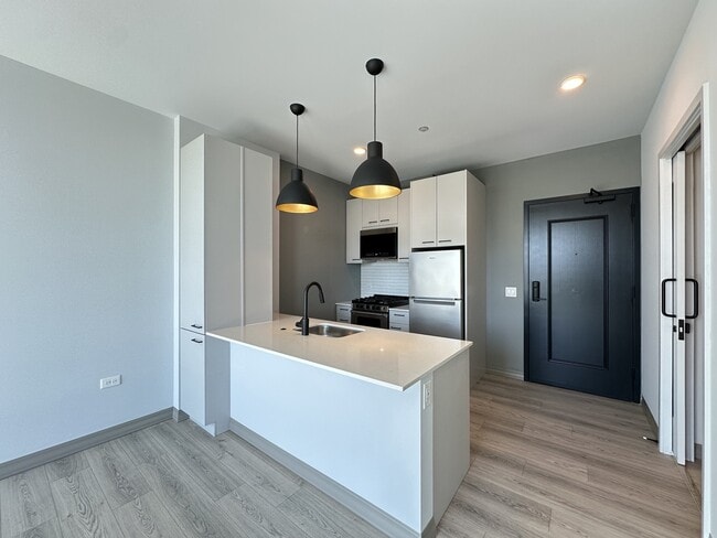 Building Photo - 2155 N Elston Ave