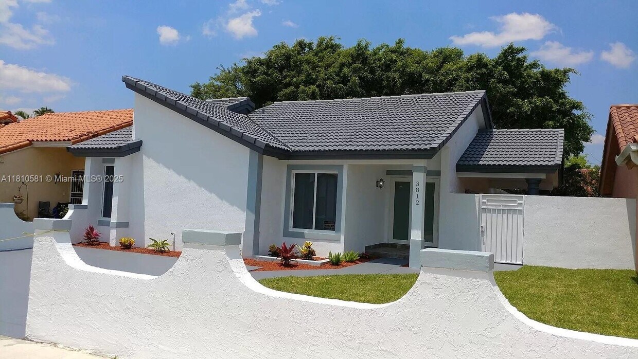 Foto principal - 3812 SW 133rd Pl