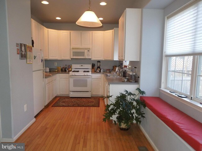 Building Photo - 22392 Maison Carree Square