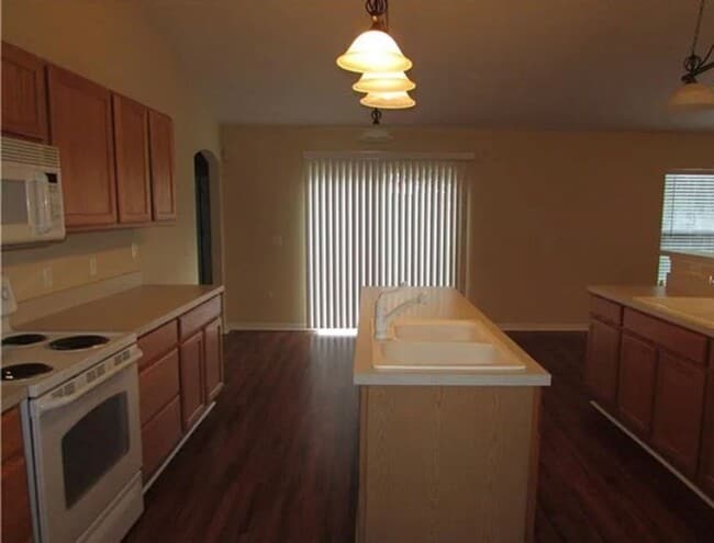 Building Photo - Ready for immediate occupancy!