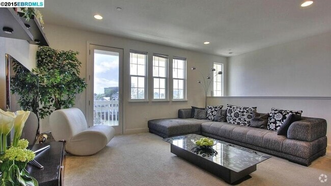 Building Photo - 636 Fan Tail Way