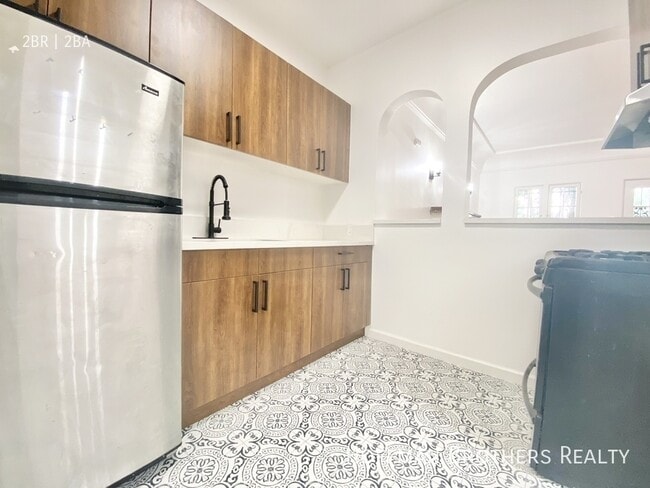 Building Photo - 649 N Spaulding Ave