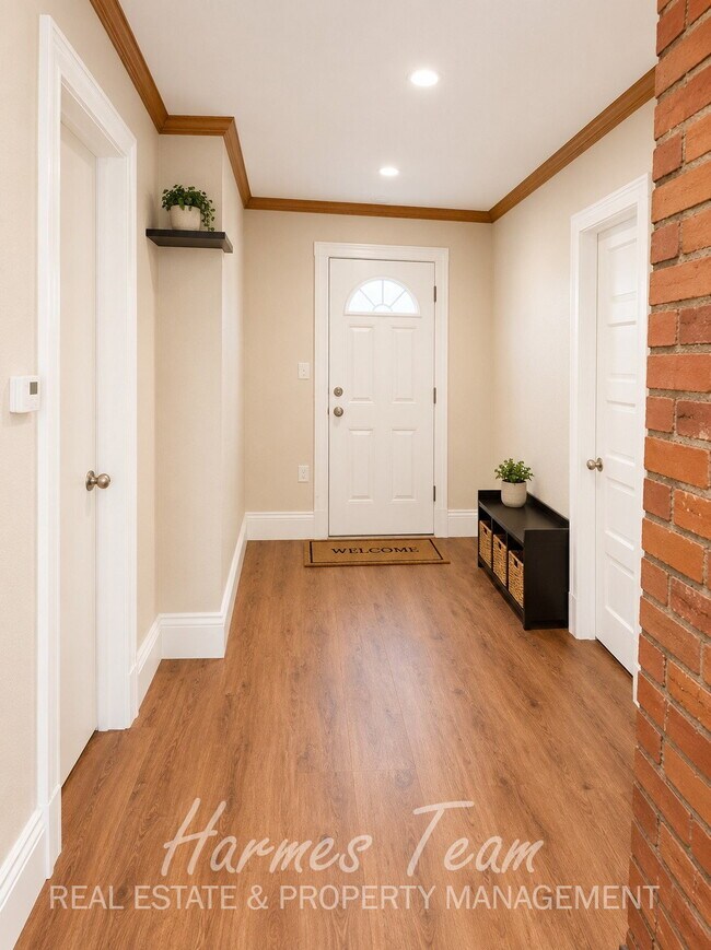 Foto del edificio - Upper-Level One-of-a-Kind 2 Bedroom 1 Bathroom Apartment
