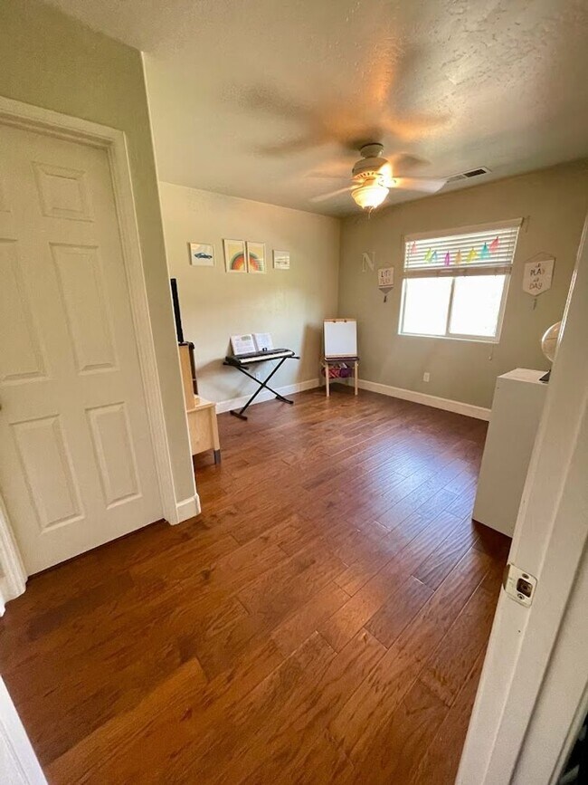 Building Photo - 5 Br 3.5 Ba with pool available soon
