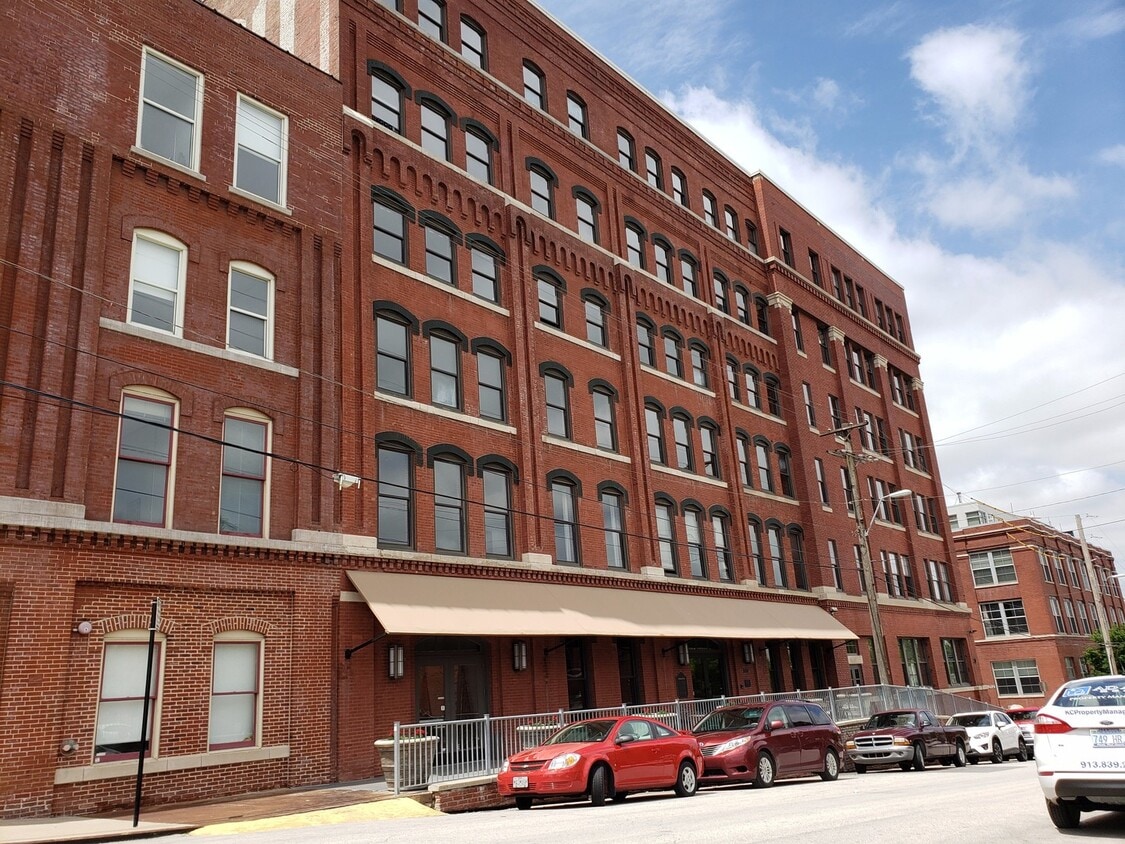Primary Photo - Riverbend Lofts - 200 Main Street, #503, K...