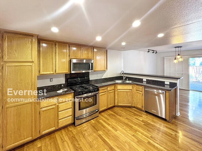 Building Photo - 473 S Clovercrest Ln