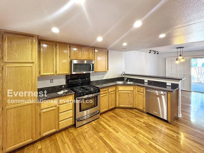 Foto del edificio - 473 S Clovercrest Ln