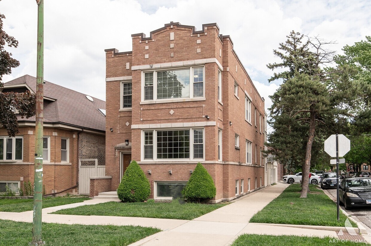 Foto principal - 3301 N Kilbourn Ave