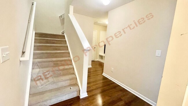 Foto del edificio - 3 Story Townhome 3 Bedrooms Rear Entry 2 Car Attached Garage with 1st Floor Bedroom, Community Po...