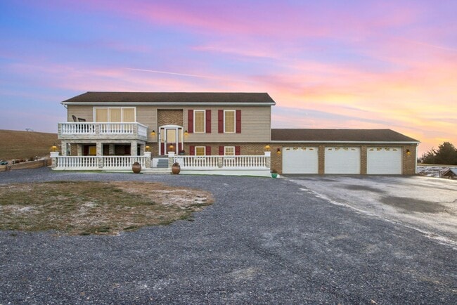 Foto del edificio - Beautiful updated Country Home