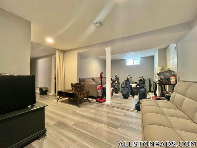 Building Photo - 66 Quint Ave