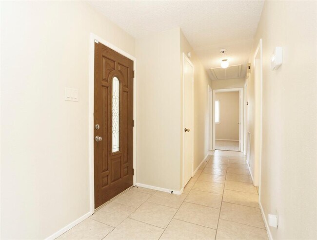 Building Photo - 15606 Highfield Dr