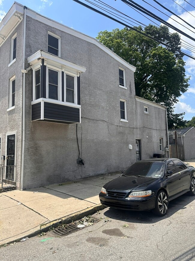 Building Photo - 931 Green St