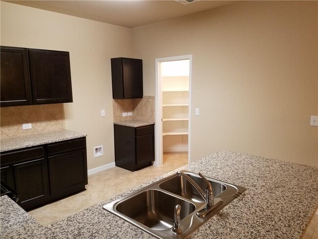 Building Photo - 5905 Montrelia Dr