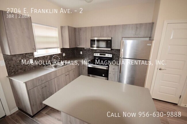 Foto del edificio - 2704 E Franklin Ave