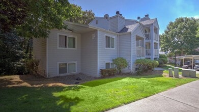 Building Photo - 975 Aberdeen Ave NE